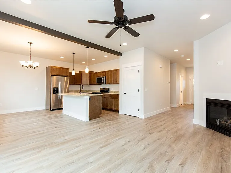 1211 W Summit St #A — Photo 4