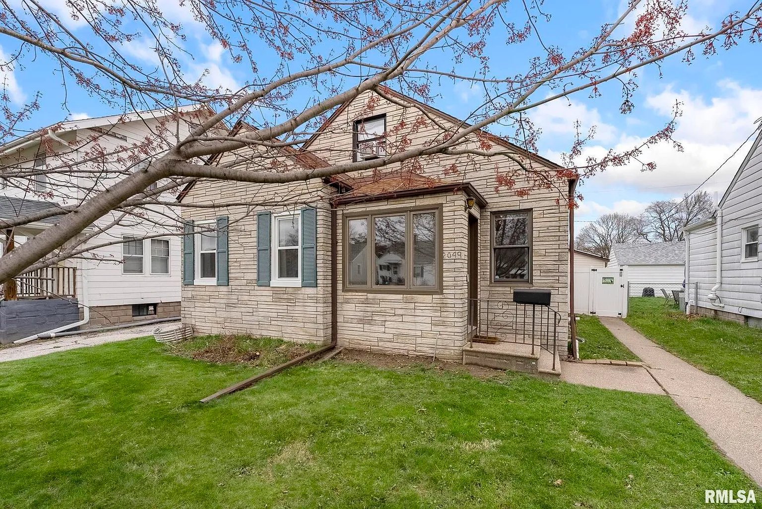 2049 33rd St photo 1