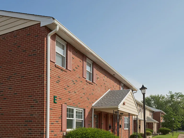 Pickwick Apartments — Photo 31