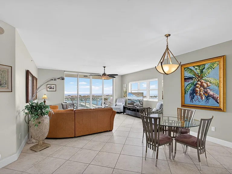2640 Lake Shore Dr #1716 — Photo 22