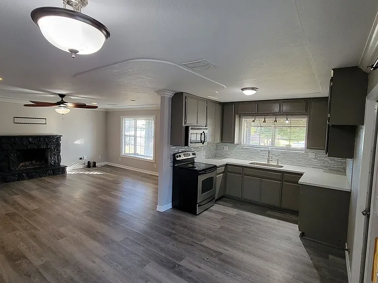 475 Georgetown Ave — Photo 4