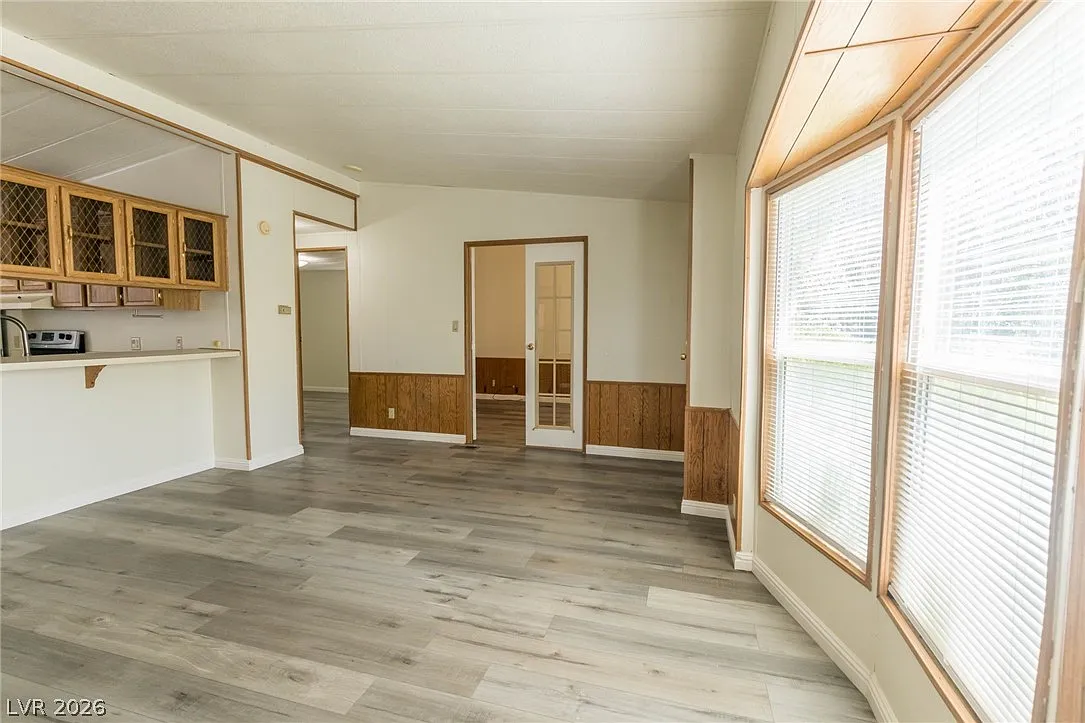 1130 E Mesquite Ave — Photo 4
