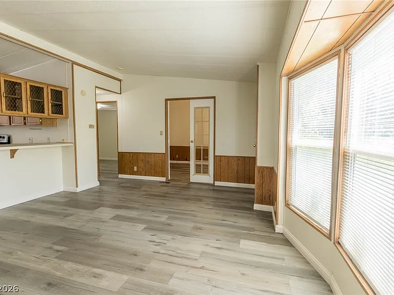 1130 E Mesquite Ave — Photo 4