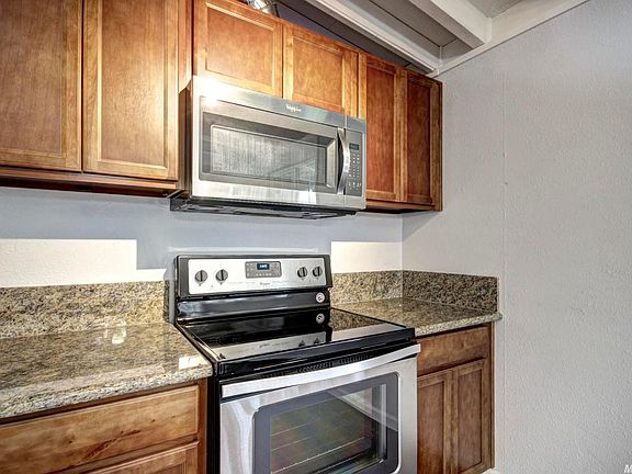 4th image of 701 Fourness Dr