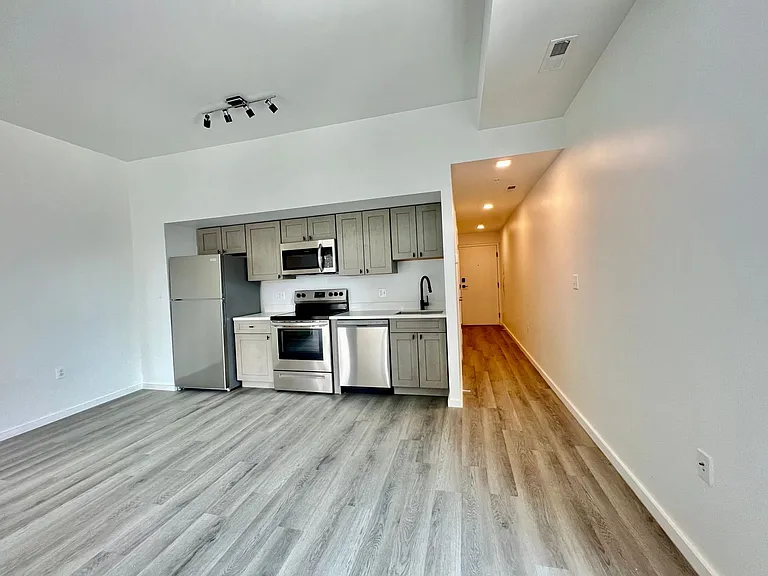 725 W Pratt St. — Photo 90