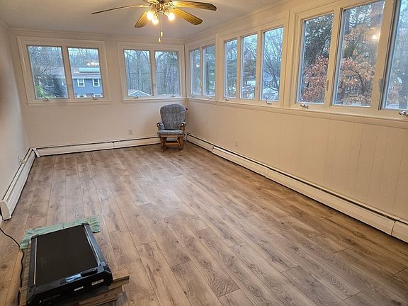 5th image of 48 Spring Ln