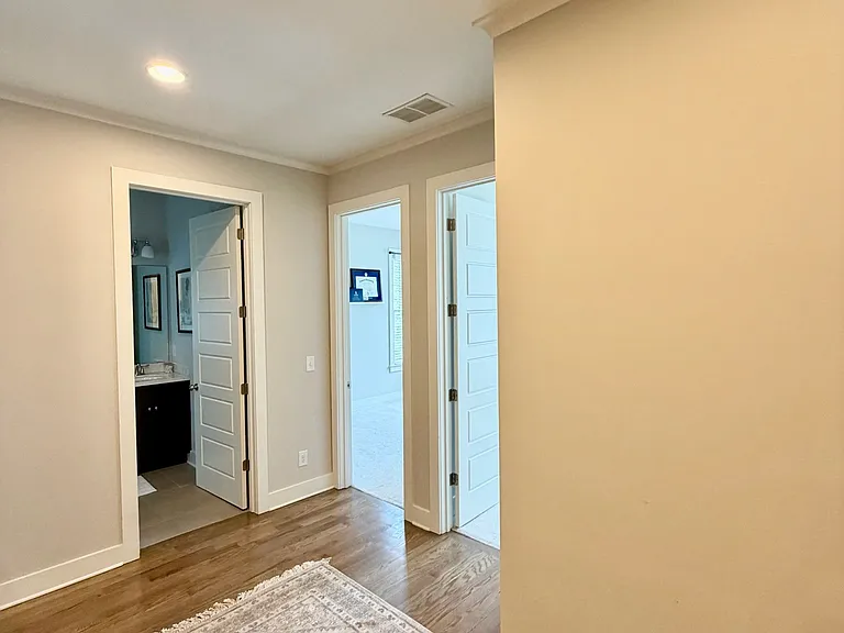 1922 Kings Cross NW — Photo 16