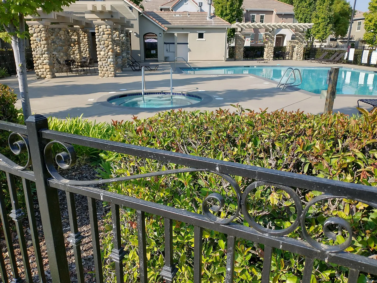 1309 Esplanade Cir — Photo 2