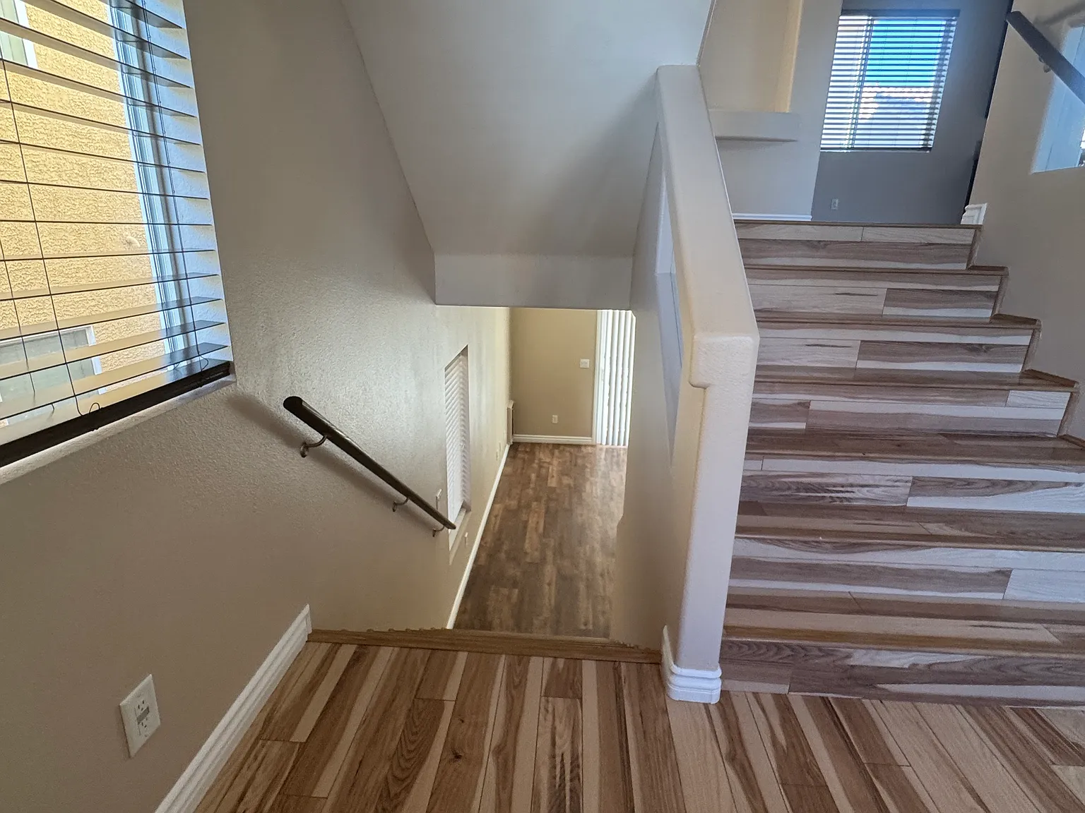 3 bed, 2014 sqft, $2,400 — Photo 3