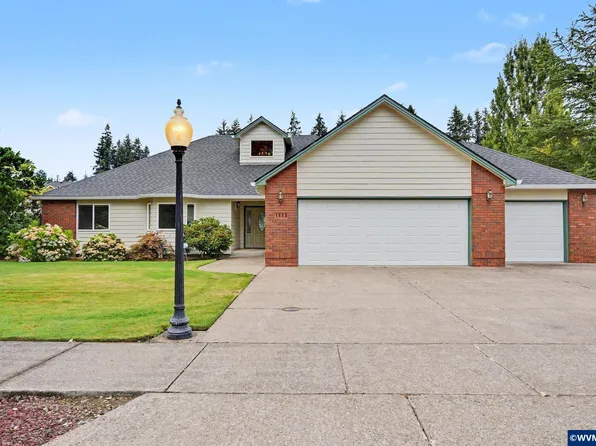 1553 E Burnett St, Stayton, OR 97383