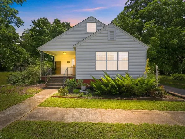 214 Hawthorne Ln, Burlington, NC 27215