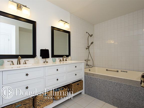 4th image of 313 Fox Hill Dr