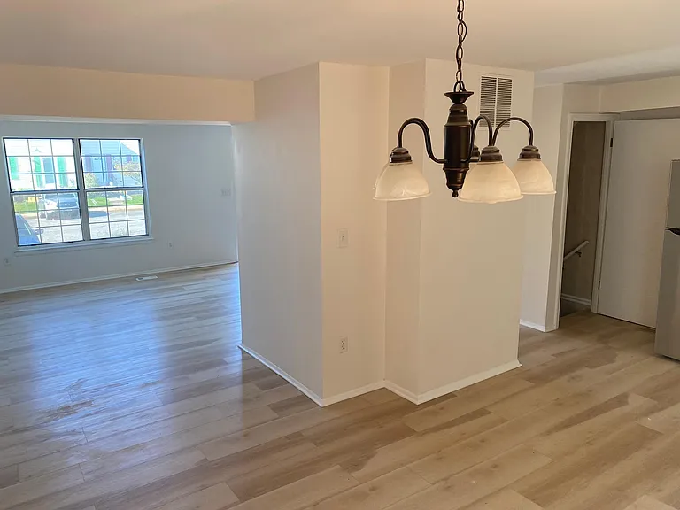 7604 McNamara Dr — Photo 5