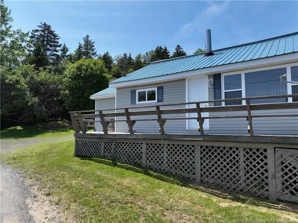 12 Hartford Rd, West Isles, NB E5V 1K9