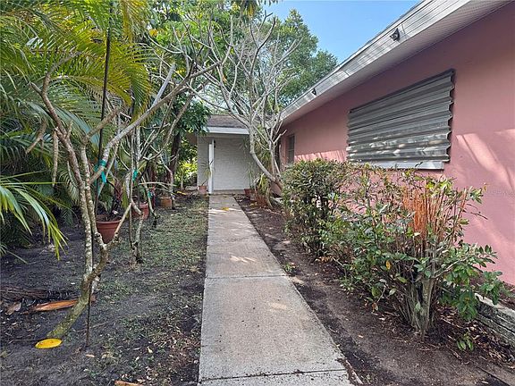 3rd image of 1546 Belleair Rd