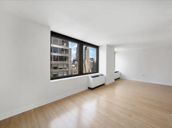 100 West 39th Street image 6 of 8