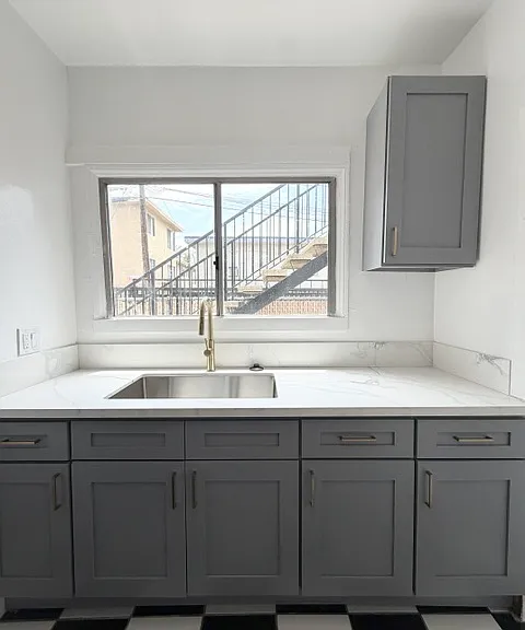 5916 1/2 Willoughby Ave — Photo 12