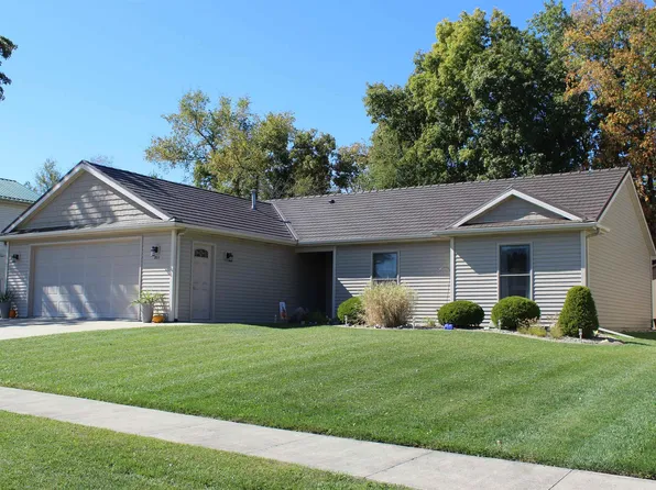 811 Thomas Dr, Angola, IN 46703