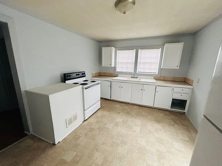308 W Kivett St — Photo 36