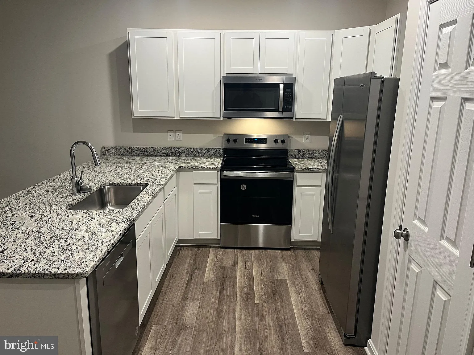 3 bed, 2.5 bath, 1500 sqft, $1,800 — Photo 4