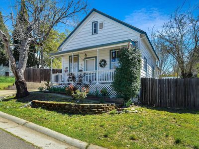 208 E Main St, Ione, CA, 95640