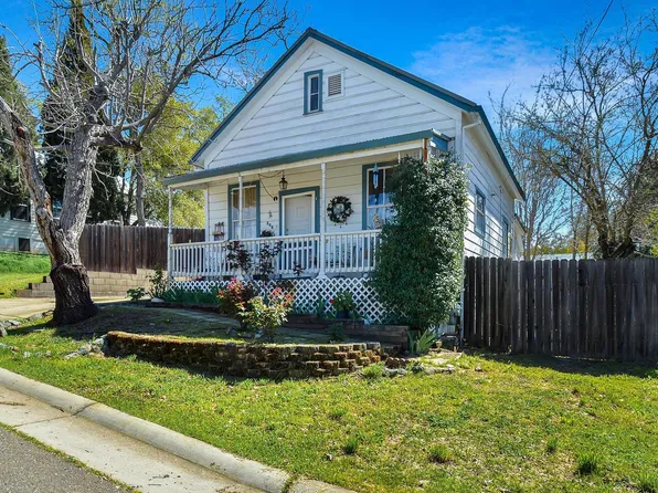 208 E Main St, Ione, CA 95640