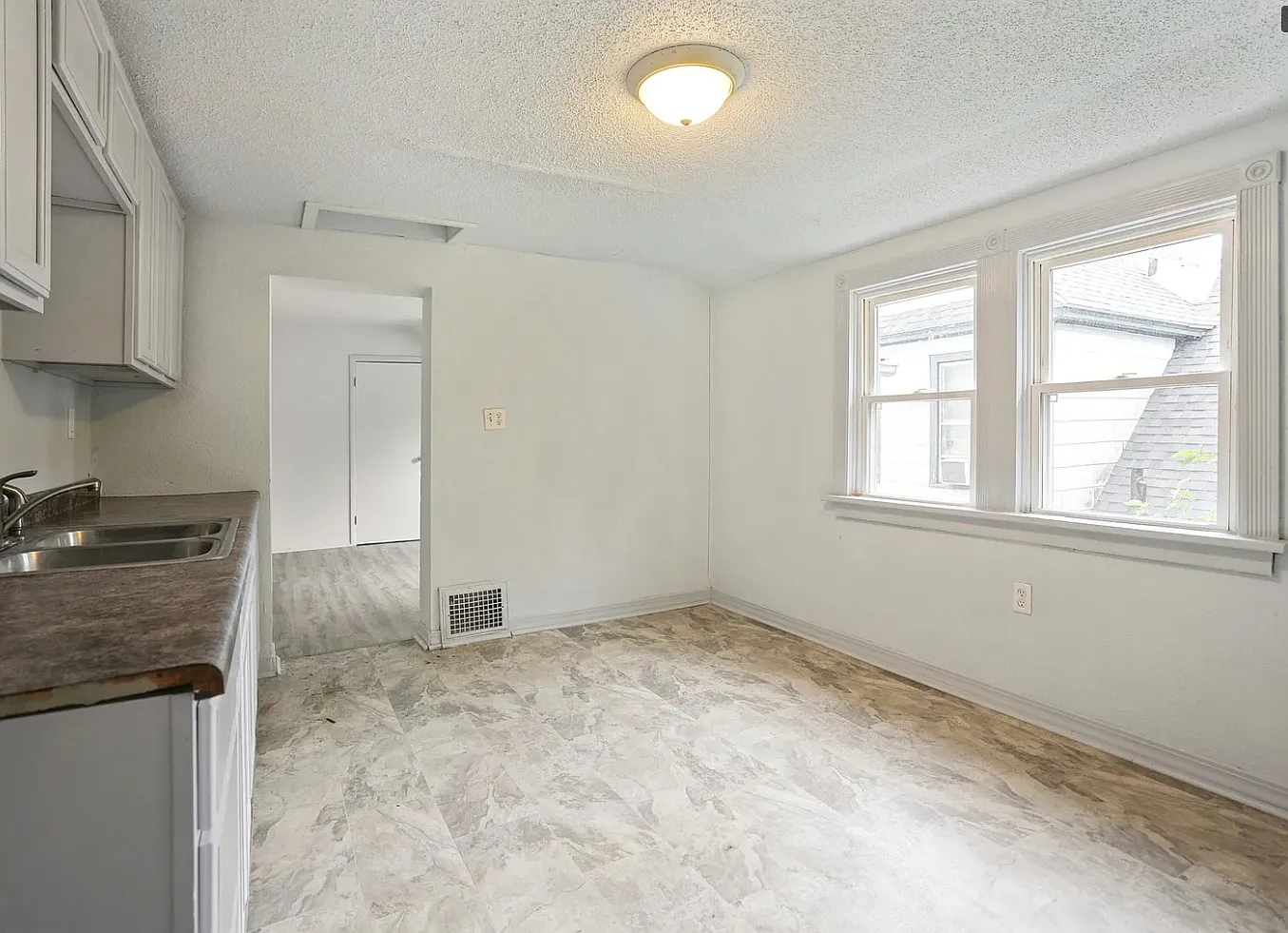 2 bed, $800 — Photo 3