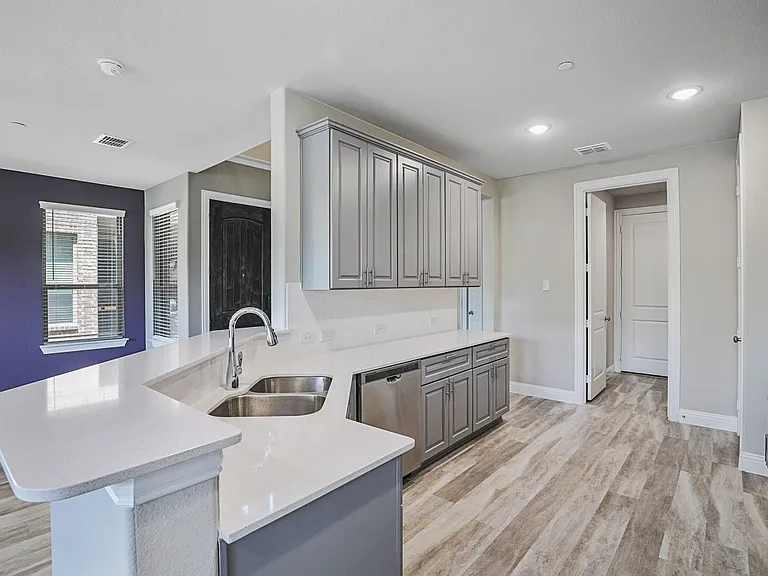 3032 Galveston St — Photo 12