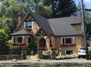 1526 Beach Dr, Oak Bay, BC V8R 6H8