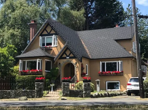 1526 Beach Dr, Oak Bay, BC V8R 6H8