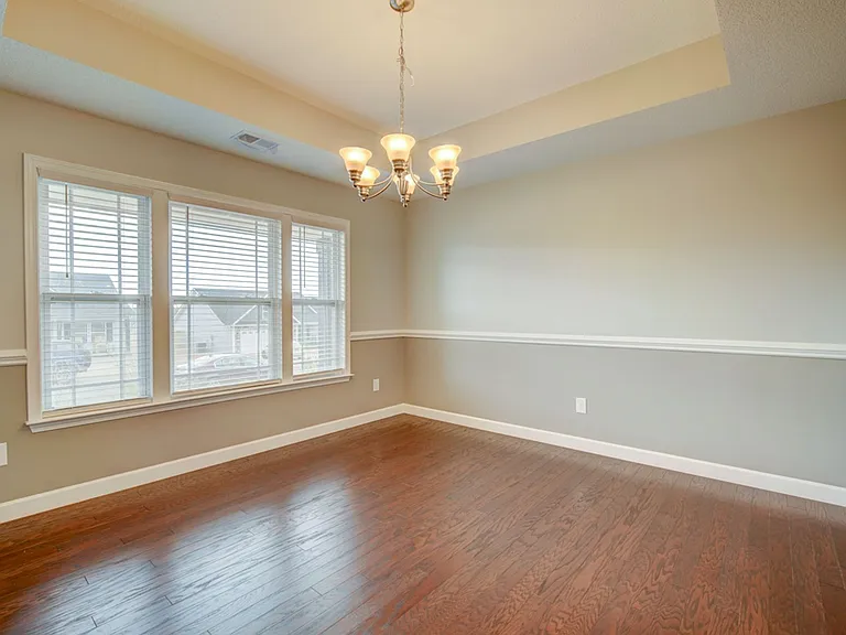 732 Shelburne Ln — Photo 8