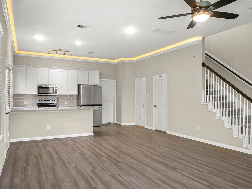 1st image of 9917 Crescent Cove Dr