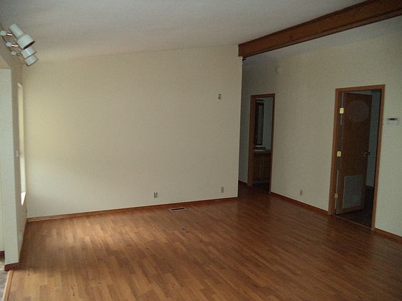 4th image of 9809 Winward Dr NW