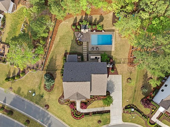 4th image of 205 Center Hill Dr