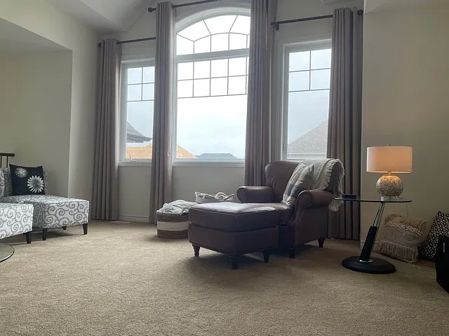 1558 Noah Bend London — Photo 4