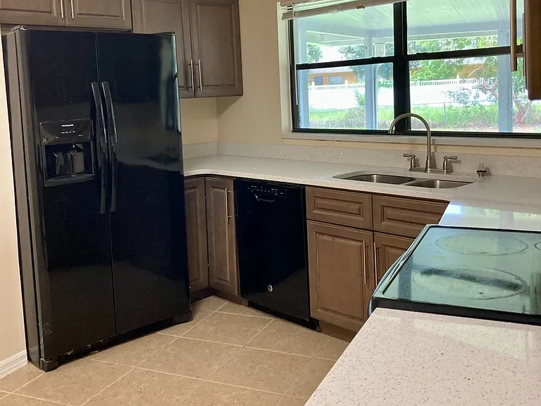 843 Parsons Cir SE — Photo 9
