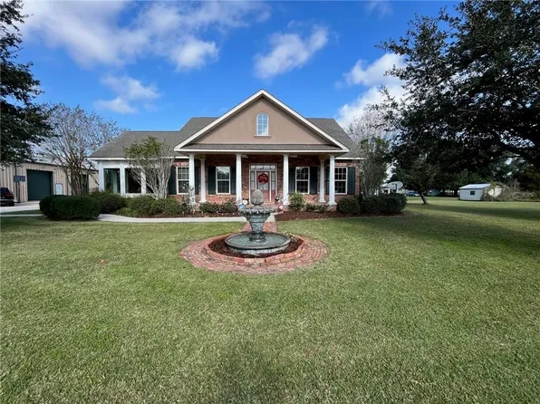 158 Mudge Ln, Belle Chasse, LA 70037