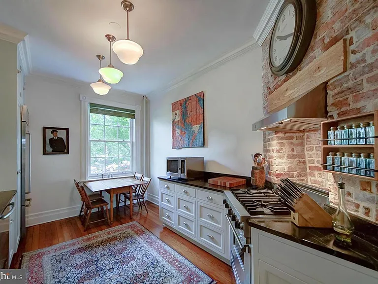 131 N Carolina Ave SE — Photo 2