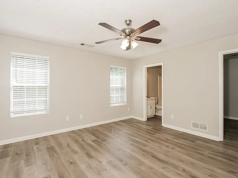 810 Windsor Dr — Photo 10