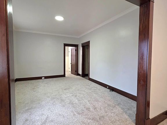 4th image of 631 S 11th St