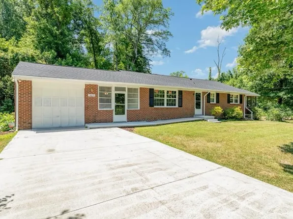 3035 Ridgemeadow Dr, Winston Salem, NC 27127