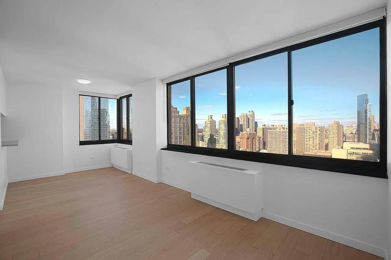 200 West 60th Street — Photo 3