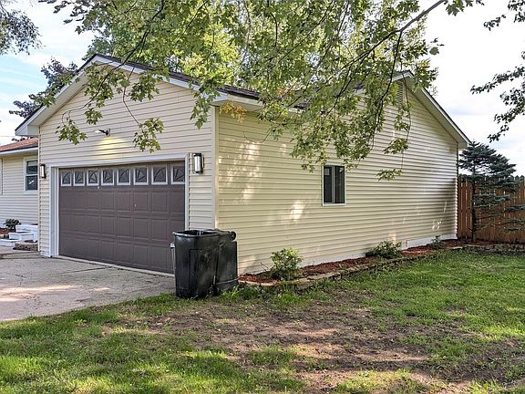 3rd image of 8833 Brewer Rd