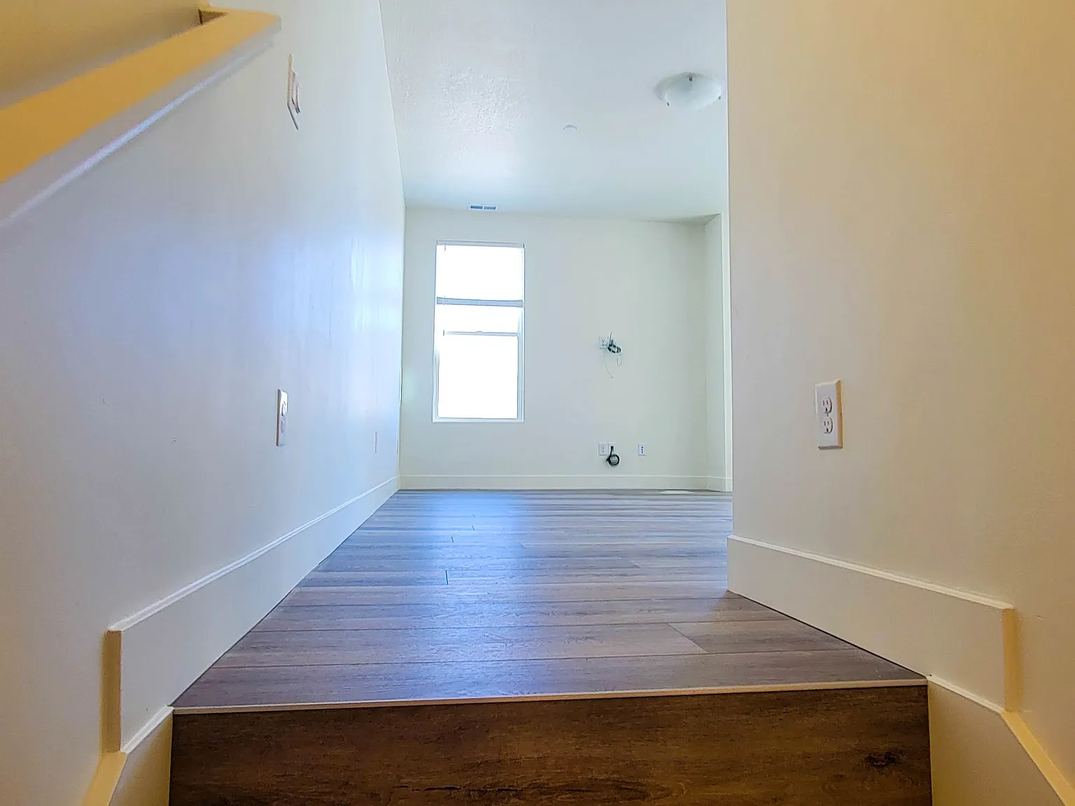 2 bed, 2.5 bath, 1370 sqft, $2,100 — Photo 2