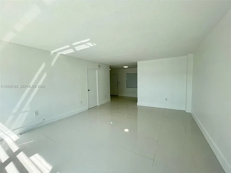 220 Kings Point Dr #502 — Photo 4