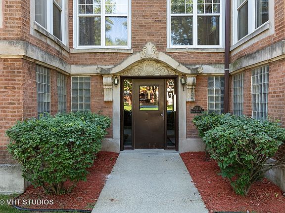 4th image of 4715 S Drexel Blvd APT 1S