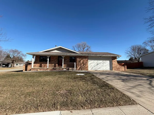 211 Wansink Ave, Sheldon, IA 51201