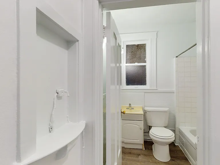 154 Franklin St #206 — Photo 11