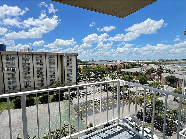 4550 NW 9th St #817E — Photo 8