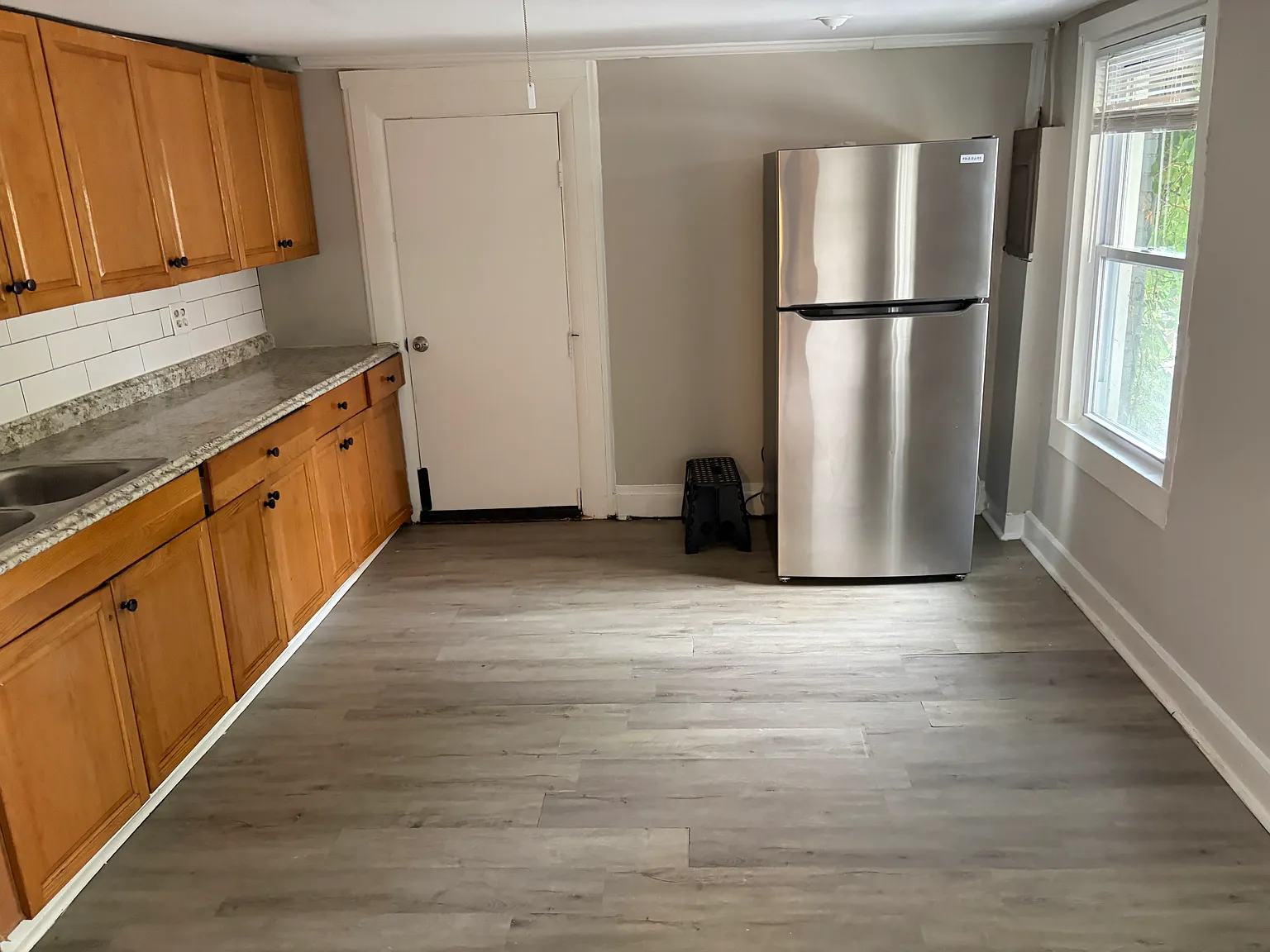 875 W Lombard St — Photo 4